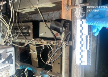 У Києві затримали паліїв залізничних шаф