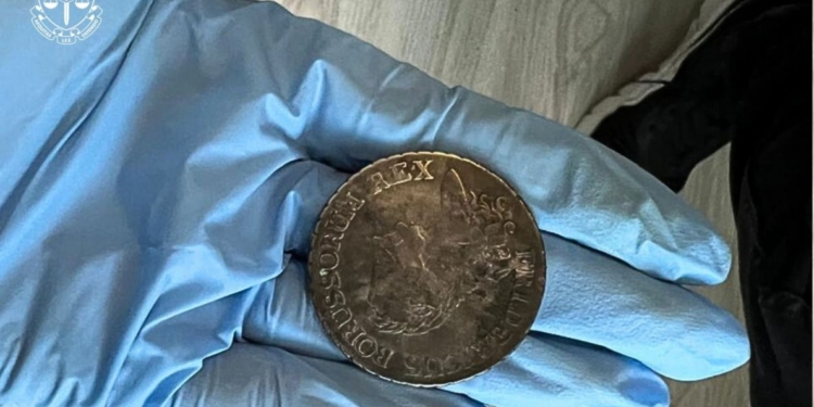 На Закарпатті “чорний археолог” намагався продати унікальний скарб