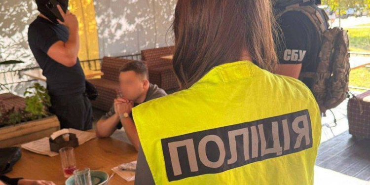 Ділки влаштовували на підприємства критичної інфраструктури