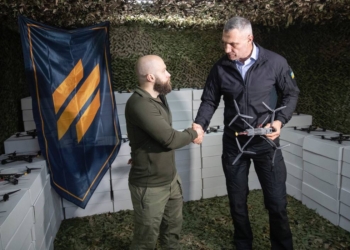 Мер Кличко передав від громади Києва бійцям 3-го армійського корпусу ЗСУ ще 3 000 FPV-дронів