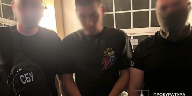 Мешканець Києва організовував перетин кордону