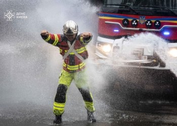 На заслужений відпочинок провели рятувальника у Києві