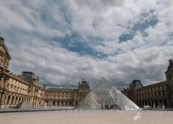 Невідомі пограбували французький Лувр