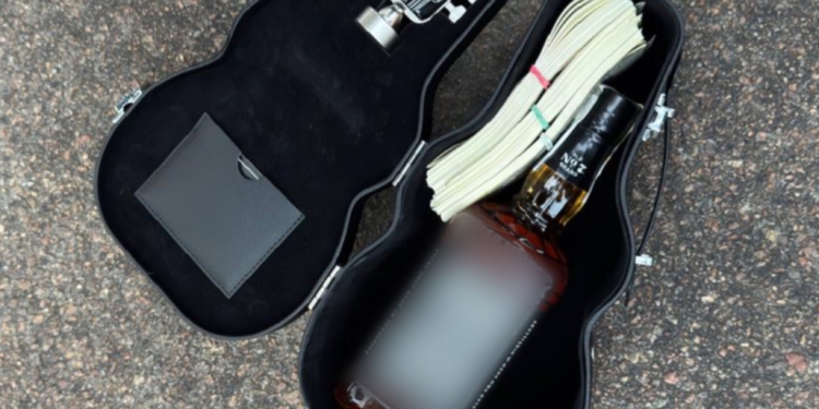 Поліцейський кришував продаж нелегального алкоголю