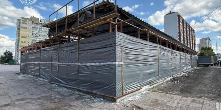 Самовільно збудував павільйон на комунальній землі