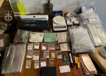 Сімейна пара киян збувала психотропи