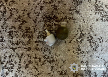 Житель Троєщини намагався продати гранату