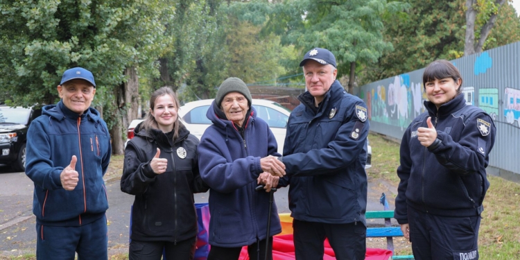 Зі 100-річним ювілеєм привітали ветерана внутрішніх справ