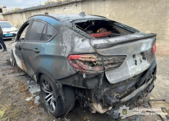 Юнака за завданням спецслужб підпалив авто
