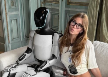 Акаунт Зеленського зробив репост моделі