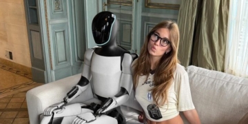 Акаунт Зеленського зробив репост моделі