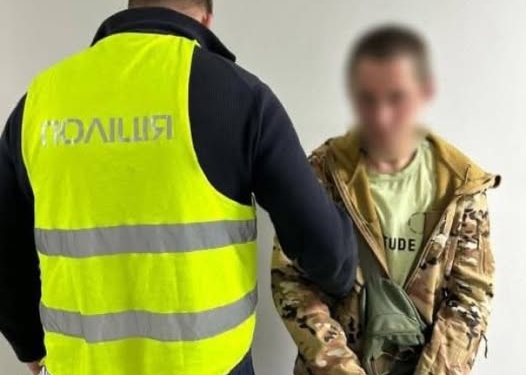 Ветерана у кріслі колісному пограбував молодий киянин