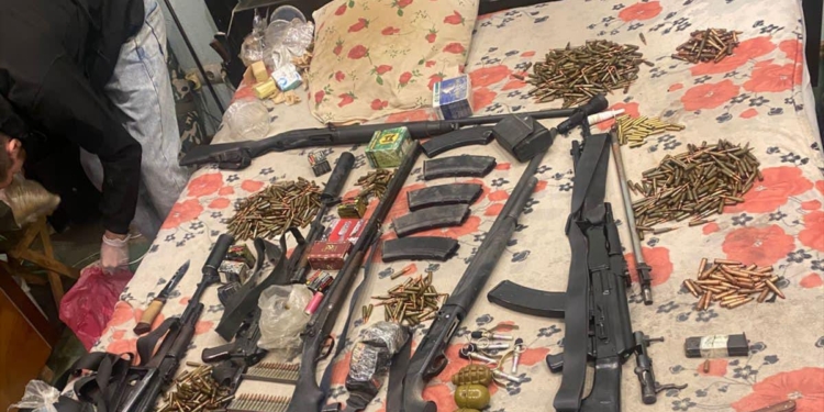 Чоловік зберігав удома арсенал зброї