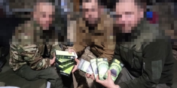 «Української команди» передала павербанки та детектори дронів воїнам Нацгвардії