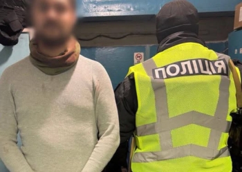 Чоловік поранив ножем двох пасажирів метро