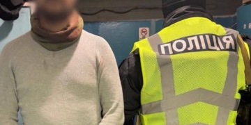 Чоловік поранив ножем двох пасажирів метро