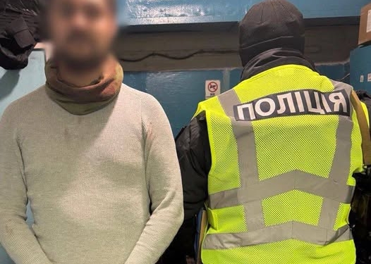 Чоловік поранив ножем двох пасажирів метро