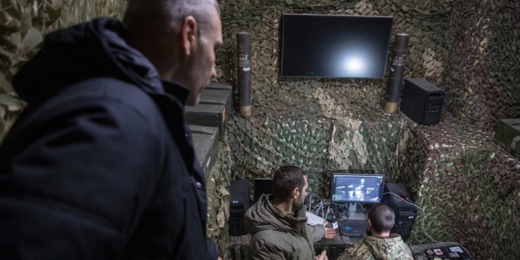 Віталій Кличко передав від громади столиці на фронт понад 10 000 БпЛА і 20 наземних роботизованих комплексів