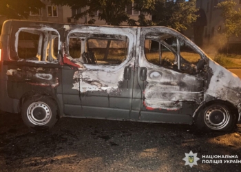 Підпалював транспортні засоби на замовлення куратора