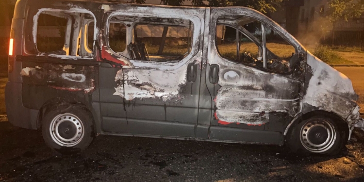 Підпалював транспортні засоби на замовлення куратора