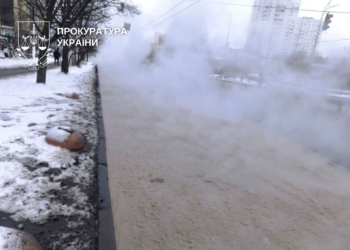 Киянка впала в яму з окропом