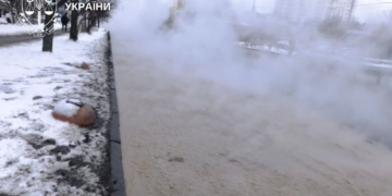 Киянка впала в яму з окропом