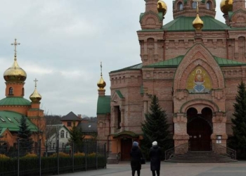 Школа при монастирі виховує на радянських підручниках