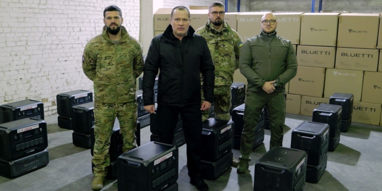 81 бригада ДШВ отримала партію потужних зарядних станцій від волонтерів «Української команди»