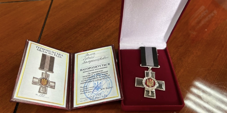 Від операційного столу до лінії фронту: Микола Люшняк обговорив стратегію підтримки бойових медиків із хірургом Сергієм Палкою