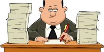 Скорочення штатів держапарату підвищили видатки