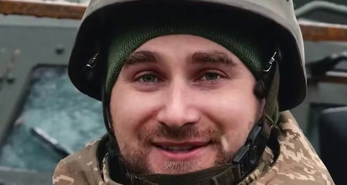 Він веде машину туди, де вирішується доля бою