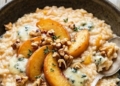 Персикове різотто з дорблю та волоським горіхом
