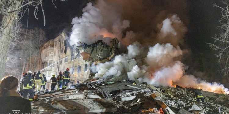 У Харкові ракета влучила у багатоповерхівку