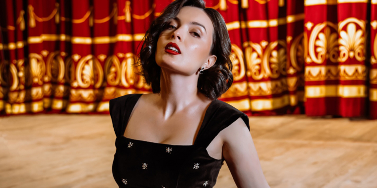 Вона тримає зал одним поглядом! Лєра Мандзюк 1 травня у Тернополі з феєричним стендап-концертом