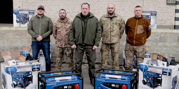 «Українська команда» передала партію генераторів та комплектуючі для дронів полку безпілотних систем «Рейд»