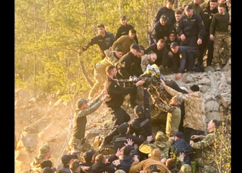 10-річний хлопчик вижив після падіння у кар'єр