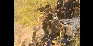 10-річний хлопчик вижив після падіння у кар'єр