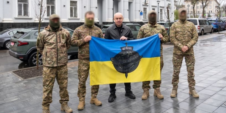 Підтримка ГУР: Тернопіль передав три позашляховики спецпідрозділу «Артан»