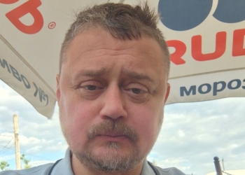 Відомий письменник заспокоїв шанувальників після тривалого відрядження