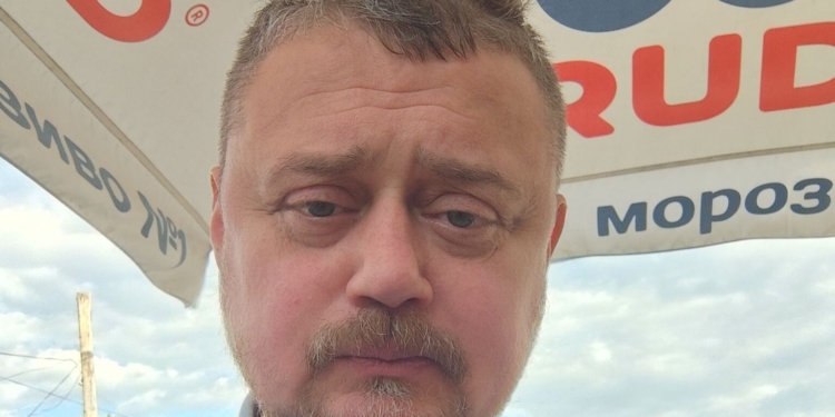 Відомий письменник заспокоїв шанувальників після тривалого відрядження