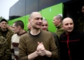 Додому! Історичний обмін «1000 на 1000»: перші 205 захисників та цивільні повернулися з полону