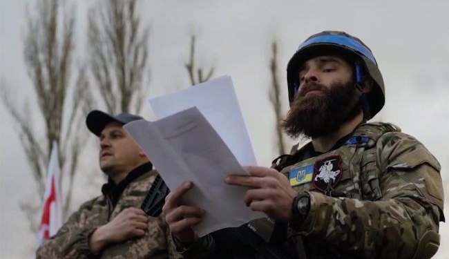 Черга з іноземців за квитками на війну в Україну