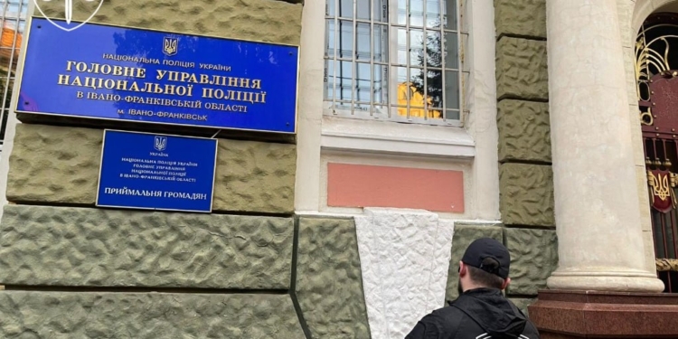 СБУ та ОГП викрили топчиновників Нацполіції у трьох областях