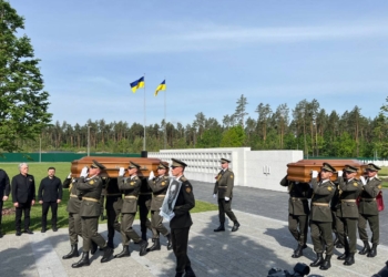 Повернення провідника: Андрія Мельника та його дружину перепоховали на Національному військовому меморіальному кладовищі