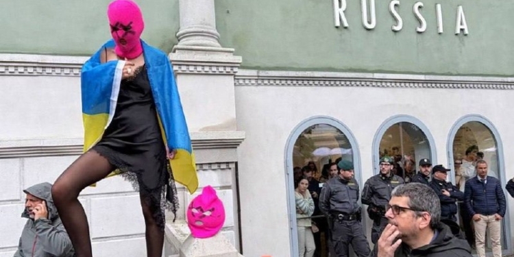 Pussy Riot та Femen провели акцію протесту у Венеції на підтримку України