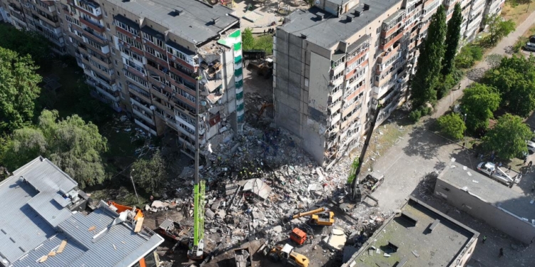 «Пекло в Києві»: масована атака на столицю 14 травня, у Дарницькому районі зруйновано багатоповерхівку