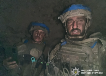 З передової — до служби людям: у Бережанах дільничний офіцер поліції, який пройшов фронт, отримав «Срібний хрест»