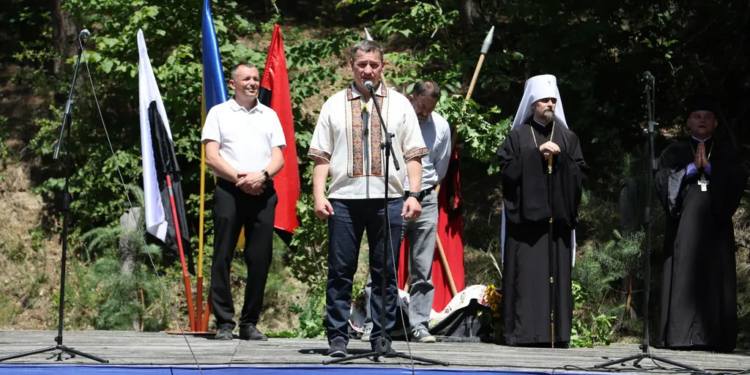 Козацька слава та сучасна звитяга: на Кременеччині відзначили 375-річчя Богданової каплички