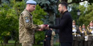 Президент Володимир Зеленський особисто вручив державну нагороду воїну з Тернопільщини