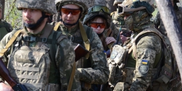захист України